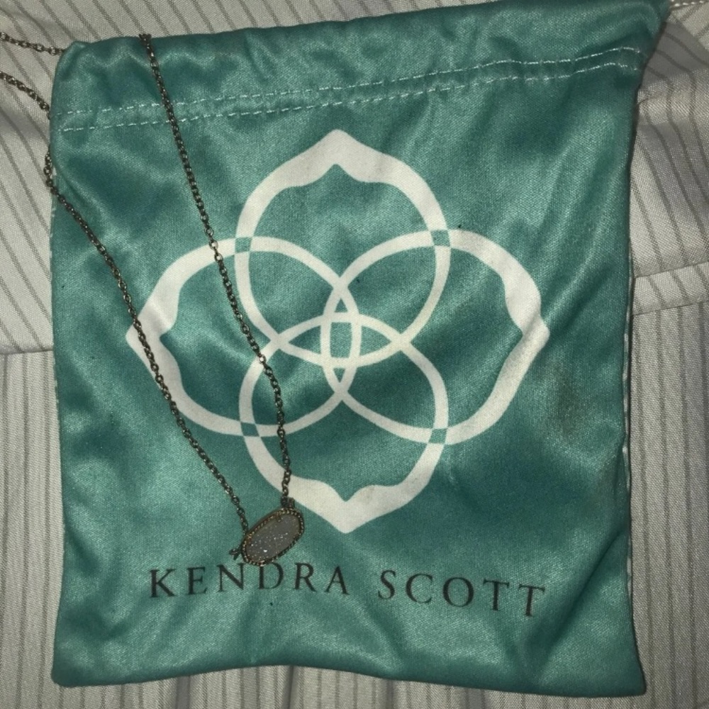 Kendra Scott white pendant